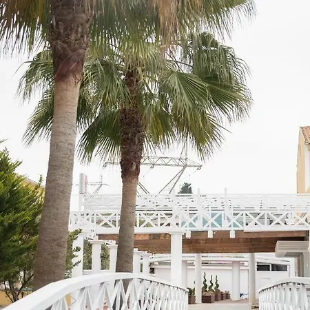 מלון דירות Olive Grove Beachfront & Seaview (adults Only) 3*